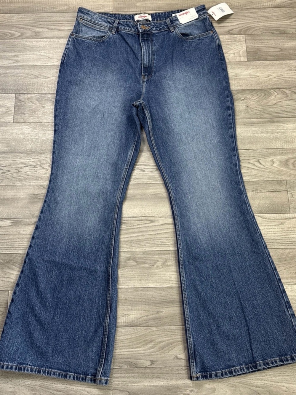 NEW Wrangler Women’s High Rise Flare Jeans - 14/32